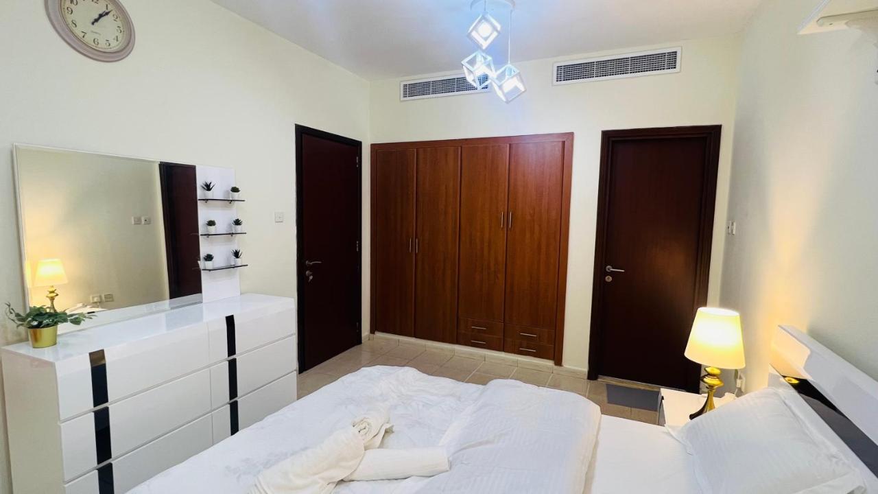 Newly Furnished Cozy One Bed Room Apartment 2 Bathroom City View Дубай Екстер'єр фото