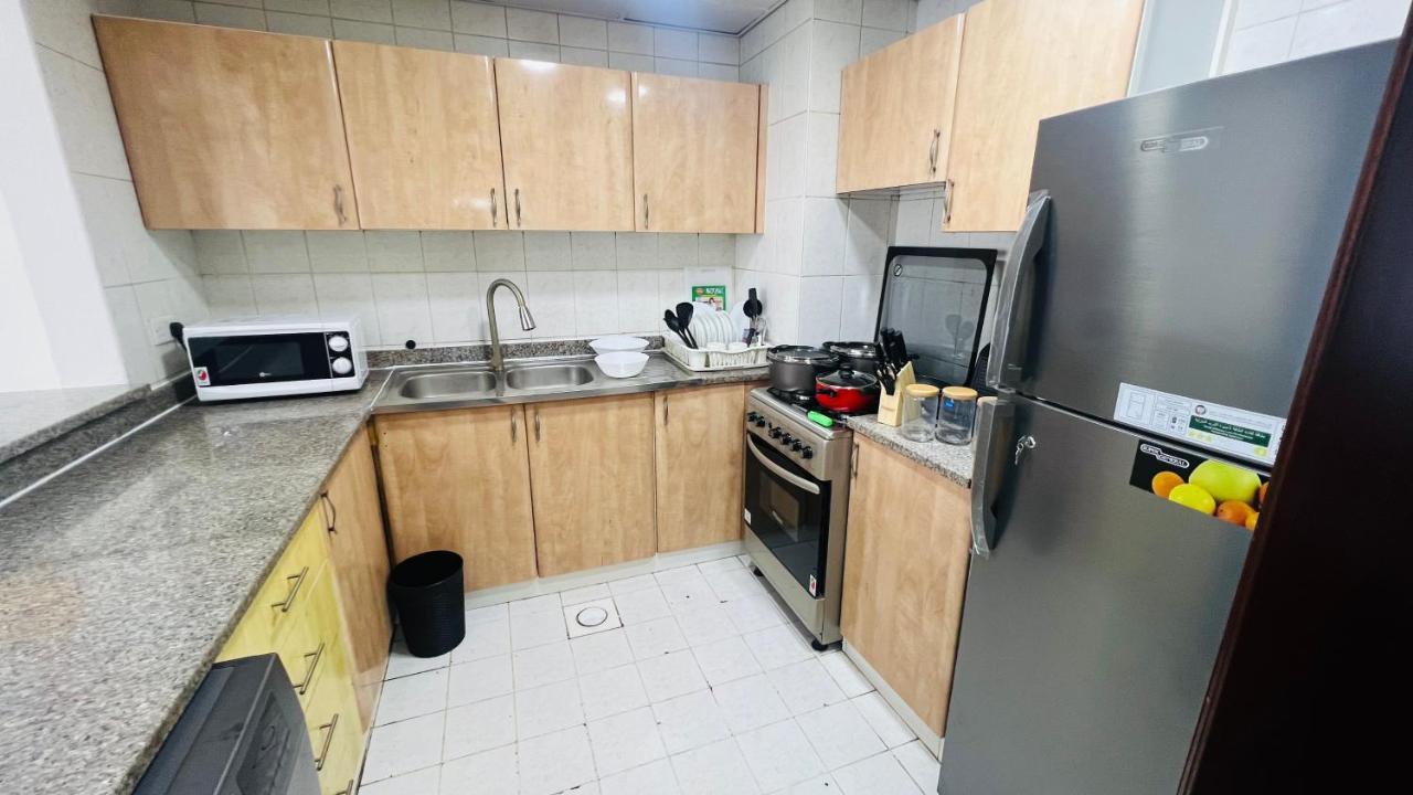 Newly Furnished Cozy One Bed Room Apartment 2 Bathroom City View Дубай Екстер'єр фото