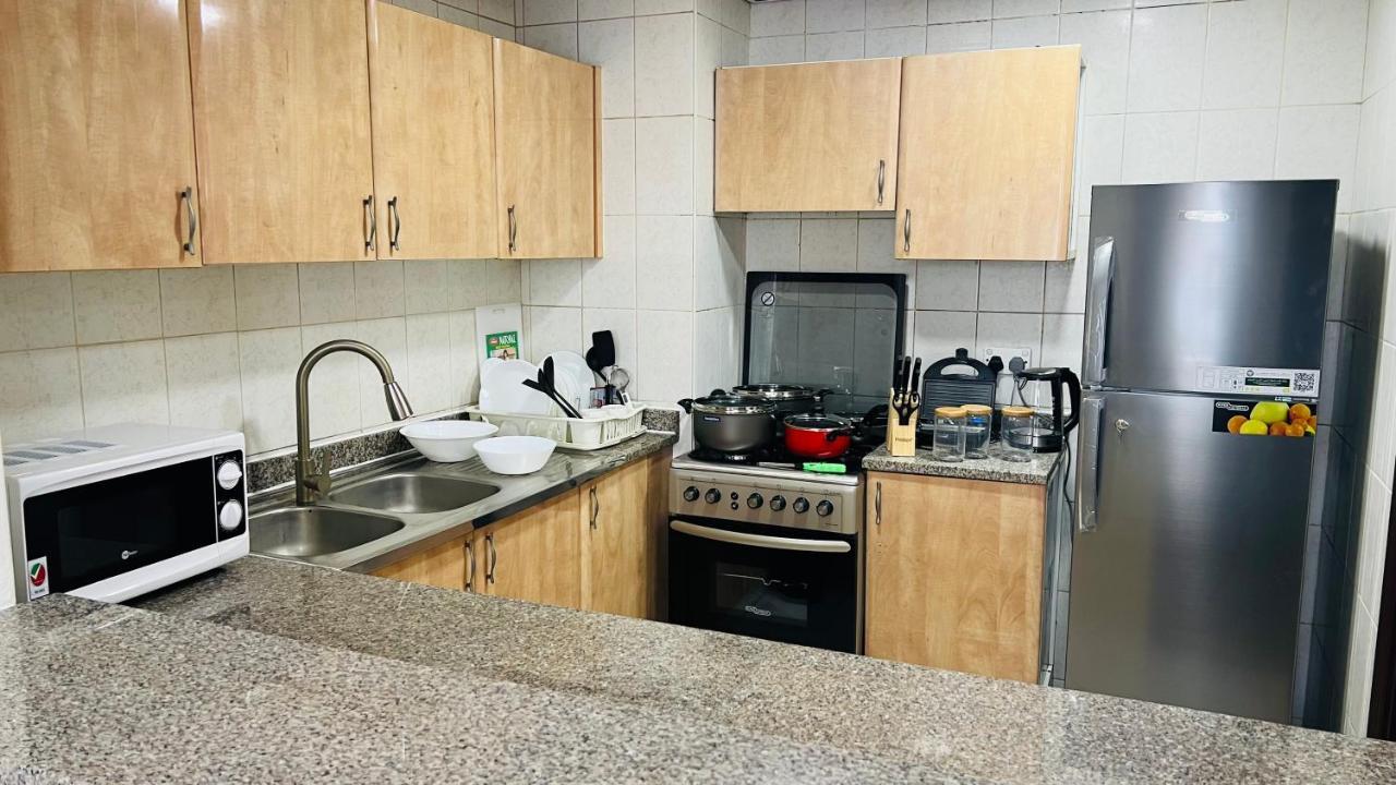 Newly Furnished Cozy One Bed Room Apartment 2 Bathroom City View Дубай Екстер'єр фото