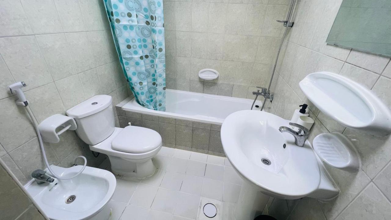 Newly Furnished Cozy One Bed Room Apartment 2 Bathroom City View Дубай Екстер'єр фото