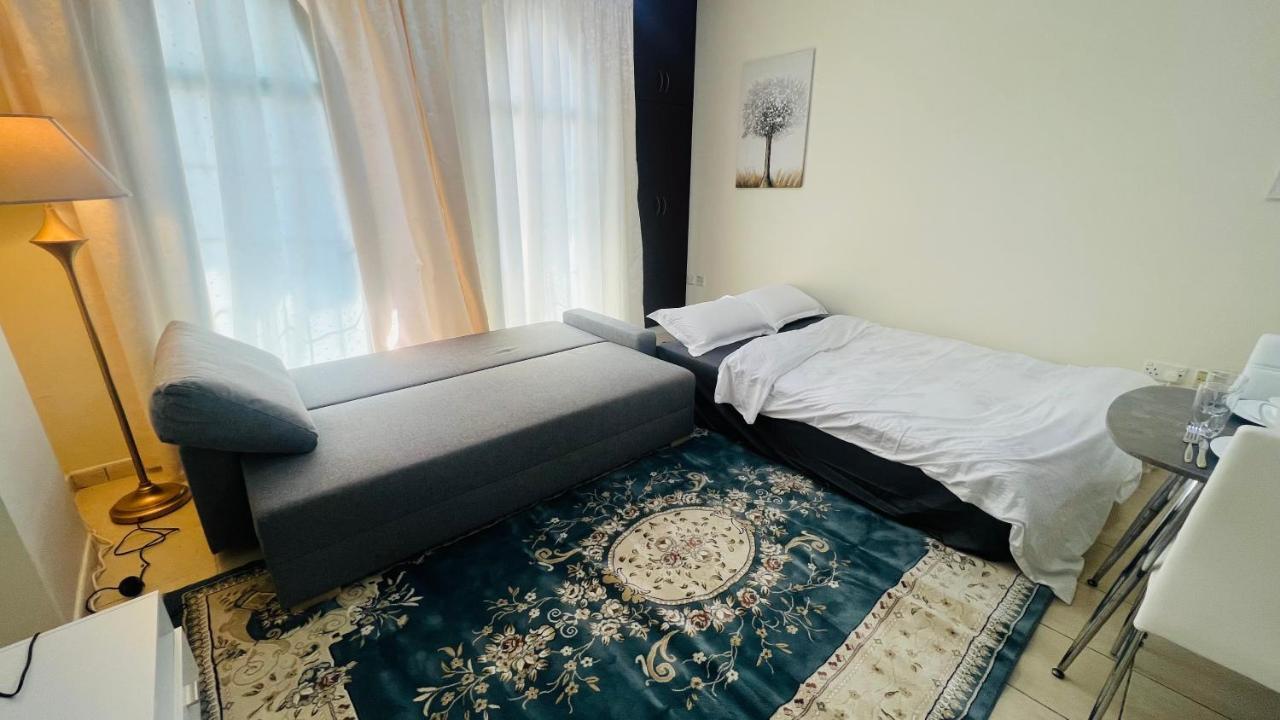 Newly Furnished Cozy One Bed Room Apartment 2 Bathroom City View Дубай Екстер'єр фото