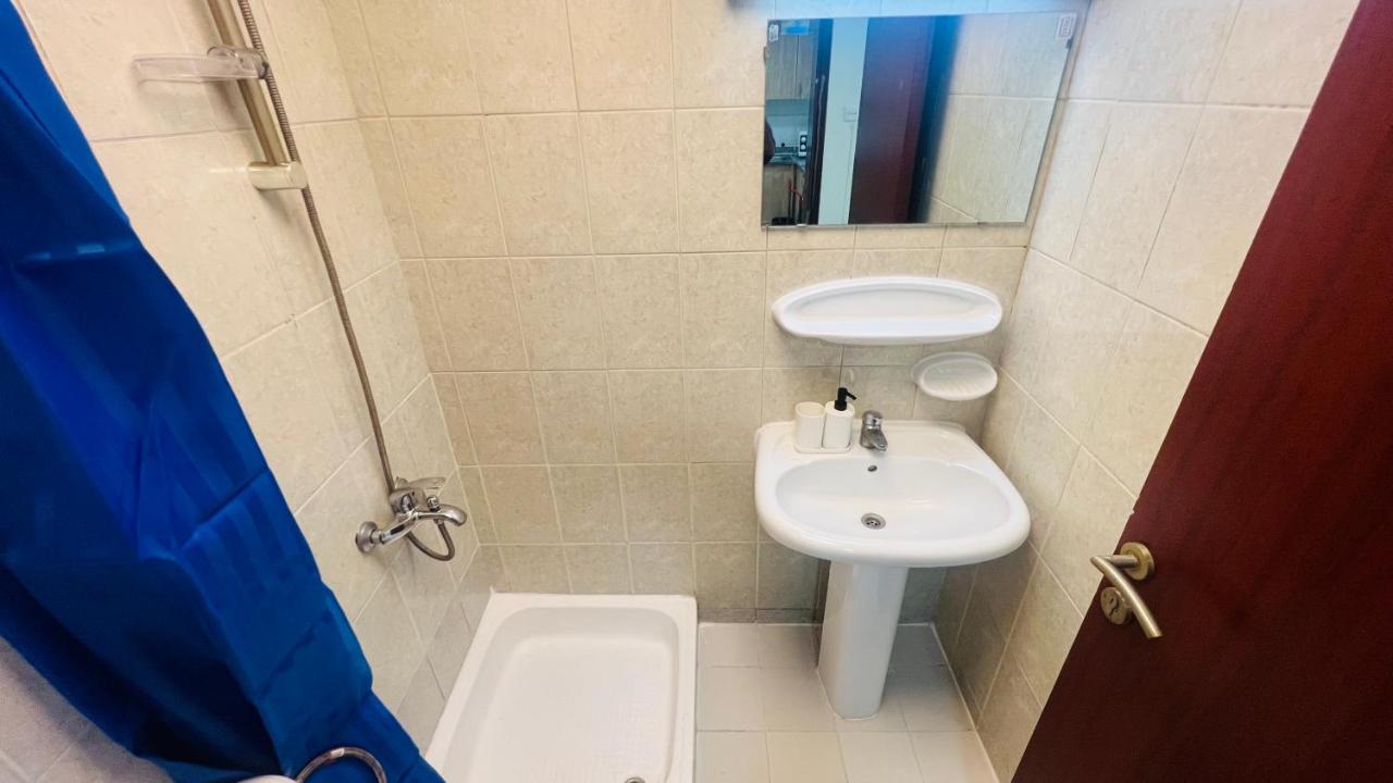 Newly Furnished Cozy One Bed Room Apartment 2 Bathroom City View Дубай Екстер'єр фото