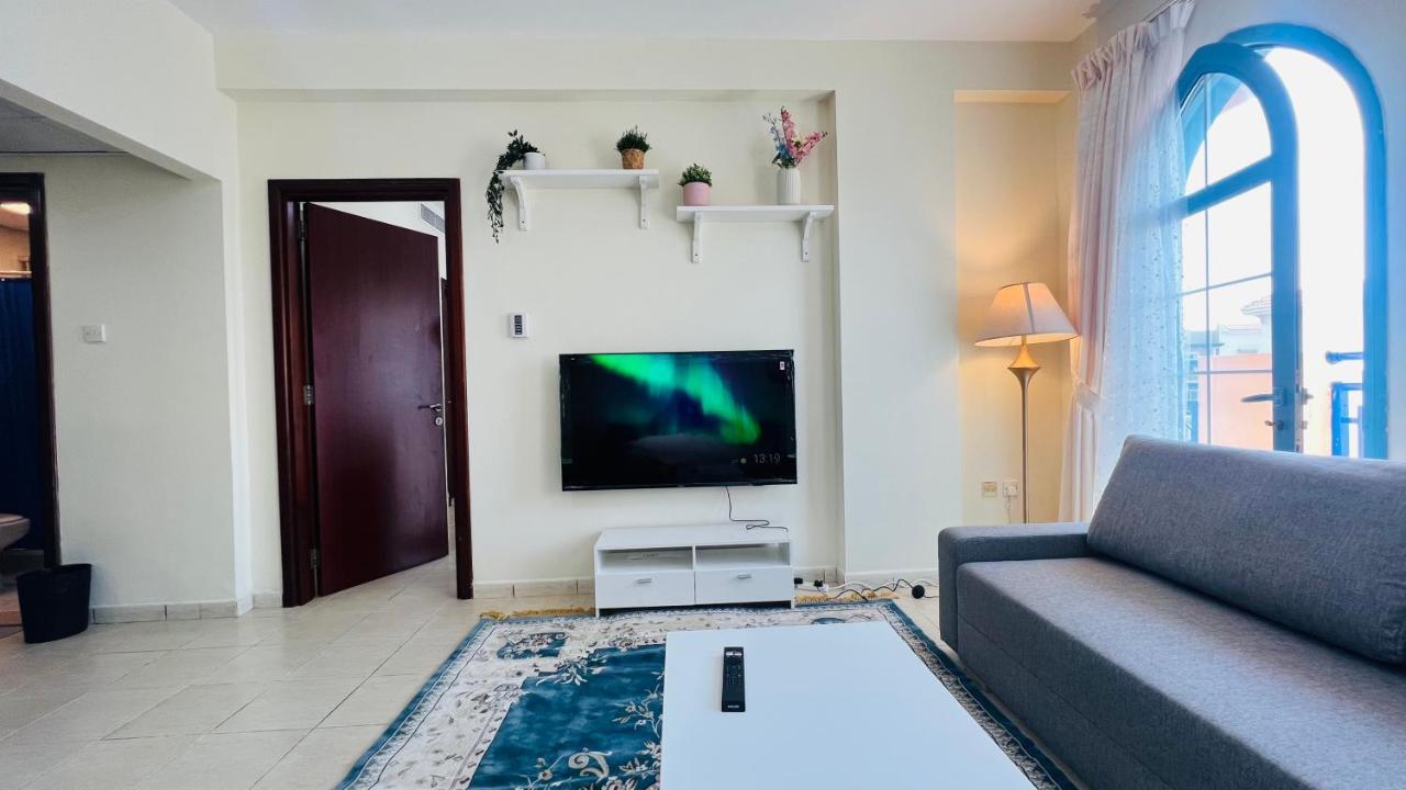 Newly Furnished Cozy One Bed Room Apartment 2 Bathroom City View Дубай Екстер'єр фото
